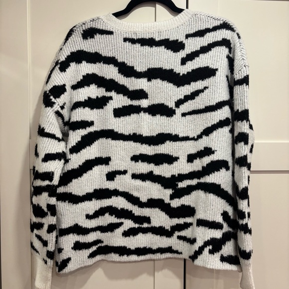 John + Jenn - Abstract Zebra Sweater - Picture 5 of 5